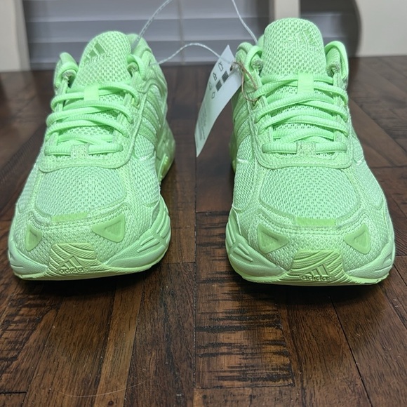 Adidas NWT RESPONSE CL Sneakers Green Spark Running Shoes Activewear size 7 - Picture 6 of 12